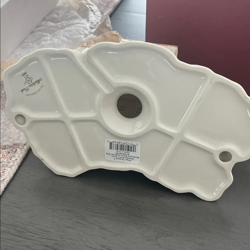 Lenox Mistletoe Park Apothecary, Bakery, and Barber shop - Picture 8 of 10